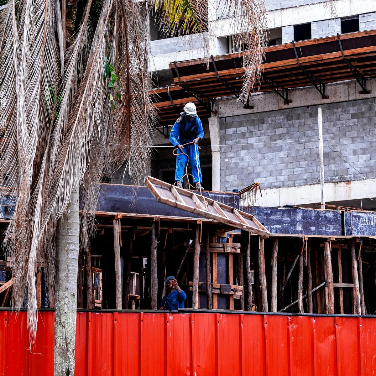 SAS Constructions team at work on site